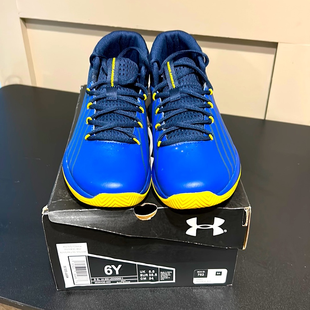 New UNDER ARMOUR Sneaker Lockdown 3 Basketball Shoe 6Y 6